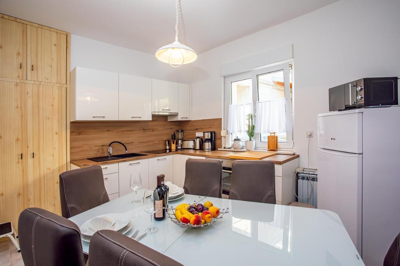 Apartments Adisa Омиш Экстерьер фото