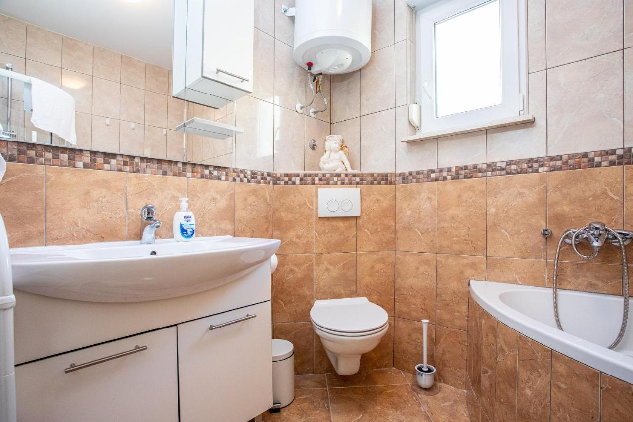 Apartments Adisa Омиш Экстерьер фото
