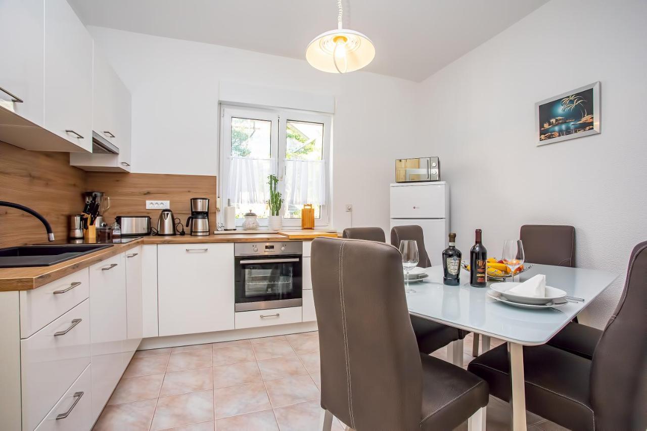 Apartments Adisa Омиш Экстерьер фото